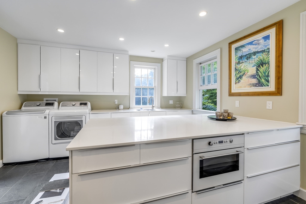 8+ bed, 4+ bath apartment for rent at 171 Marsh St, Belmont — photo 35 of 42