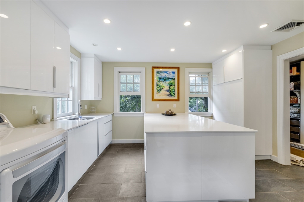 8+ bed, 4+ bath apartment for rent at 171 Marsh St, Belmont — photo 34 of 42