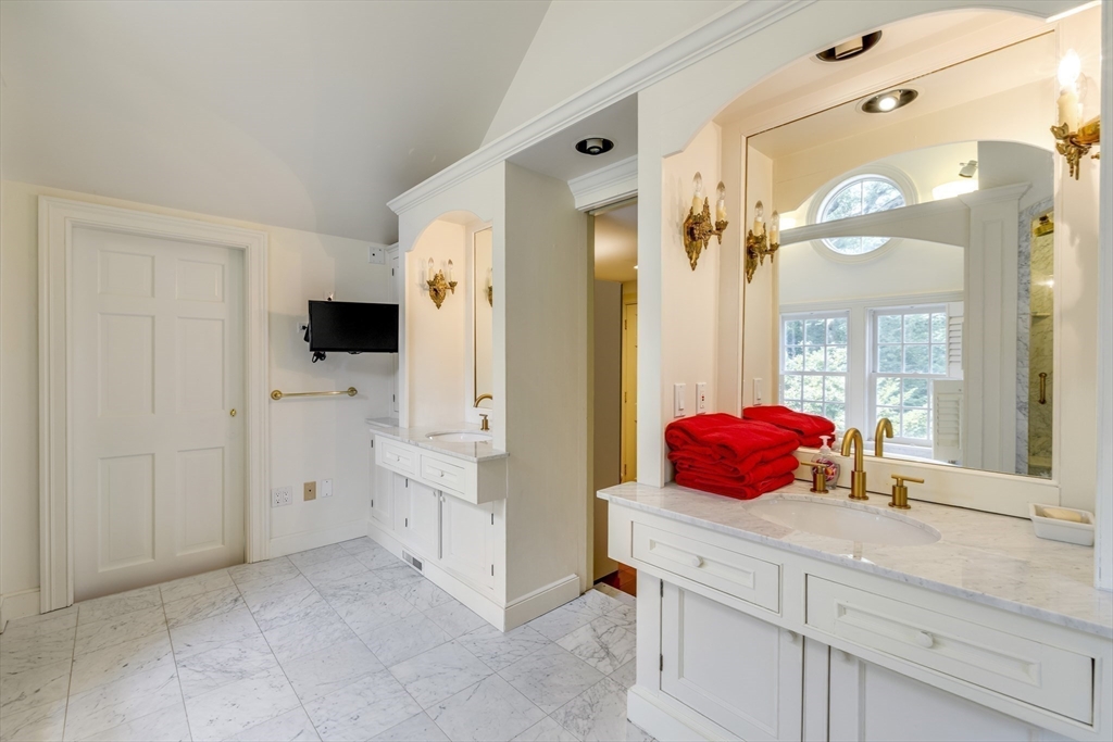 8+ bed, 4+ bath apartment for rent at 171 Marsh St, Belmont — photo 18 of 42