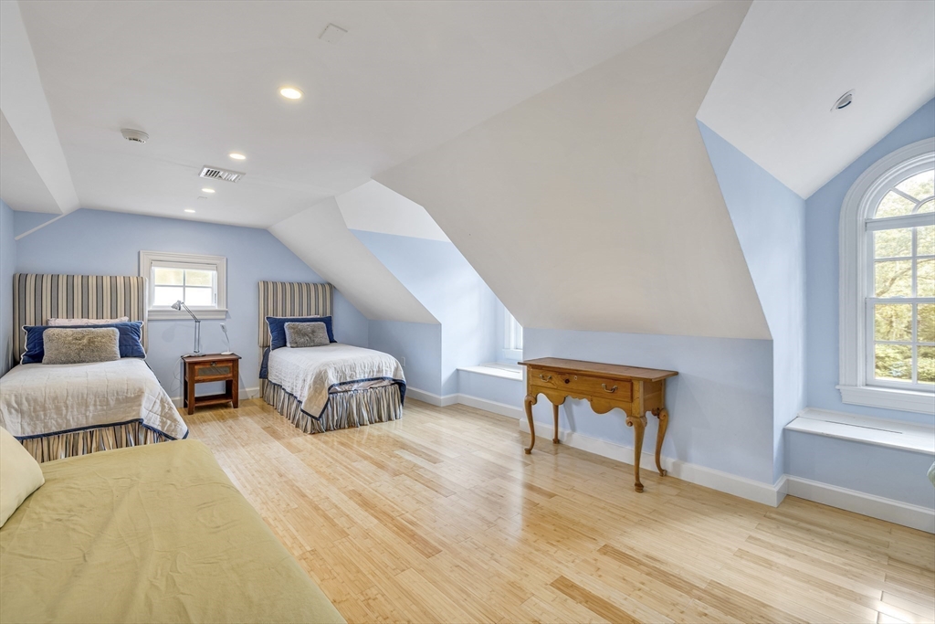 8+ bed, 4+ bath apartment for rent at 171 Marsh St, Belmont — photo 33 of 42