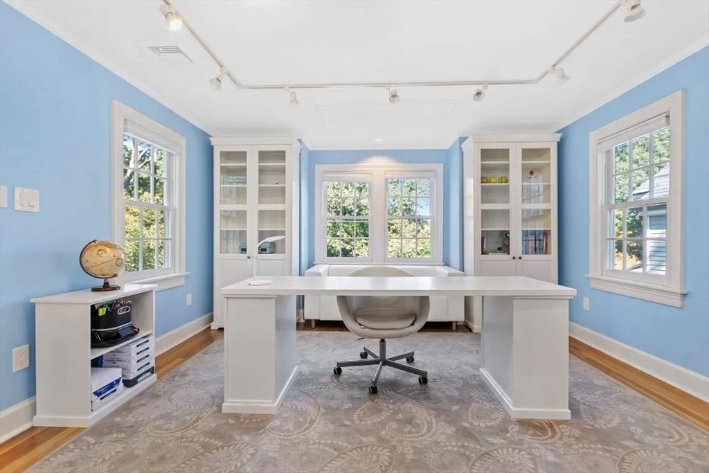 8+ bed, 4+ bath apartment for rent at 171 Marsh Unit 171, Belmont — photo 10 of 19