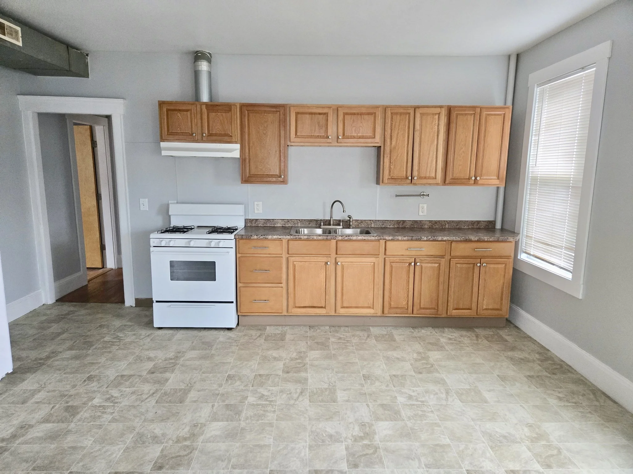 3 bed, 1 bath apartment for rent at 171 Mechanic St Unit 3F, Southbridge — photo 3 of 12