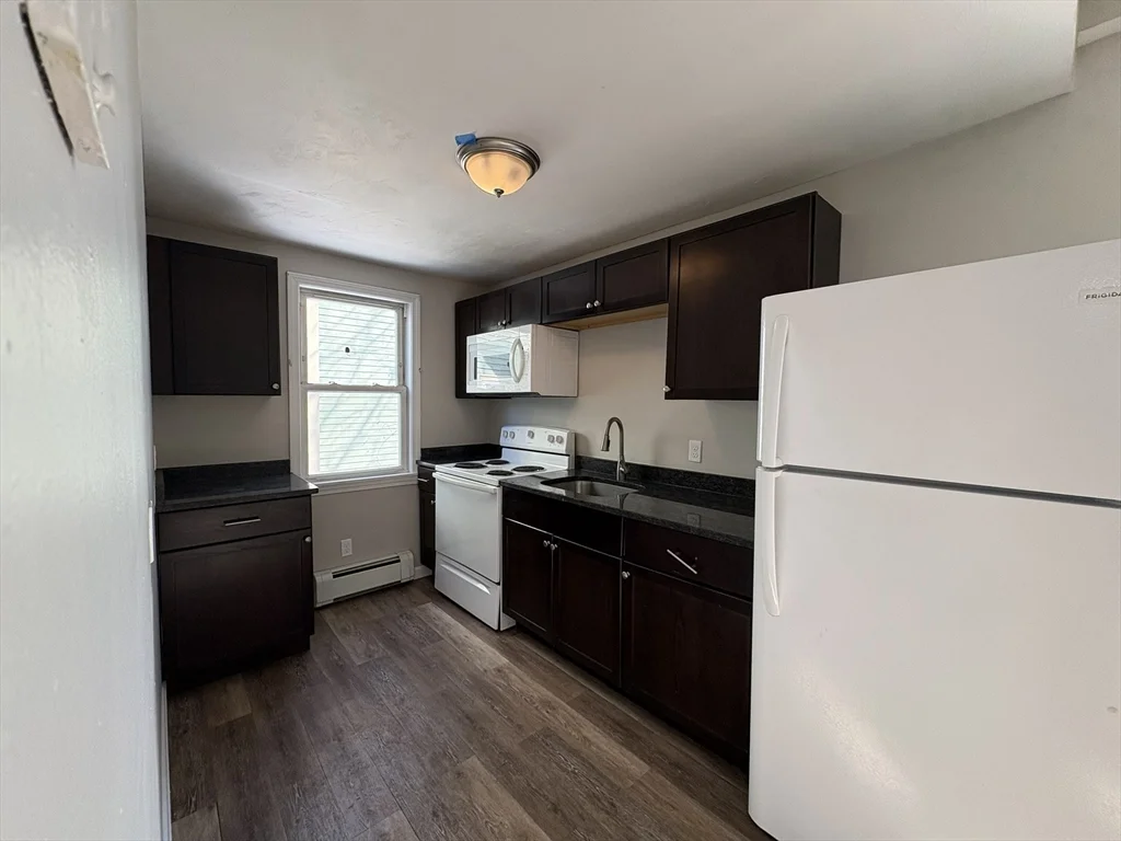 1 bed, 1 bath apartment for rent at 171 Pleasant St Unit 1, Attleboro — photo 1 of 10