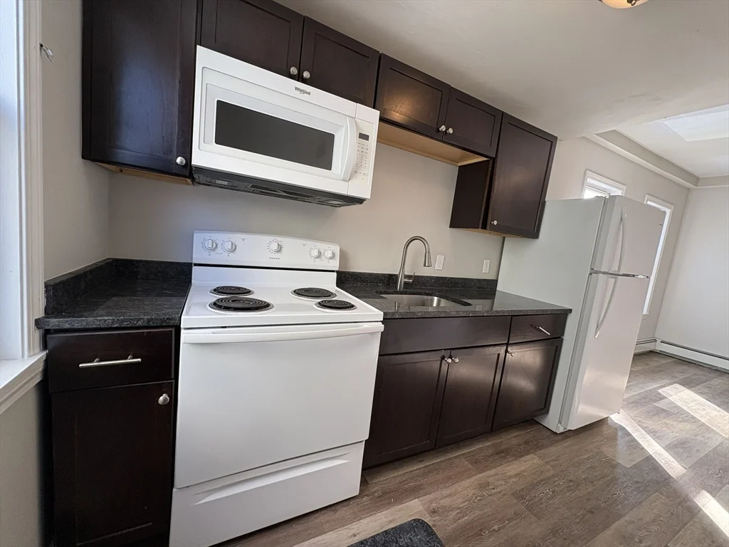 1 bed, 1 bath apartment for rent at 171 Pleasant St Unit 1, Attleboro — photo 2 of 10