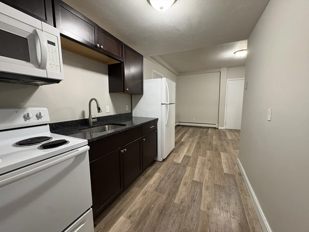 3 bed, 1 bath apartment for rent at 171 Pleasant St Unit 2, Attleboro — photo 16 of 23