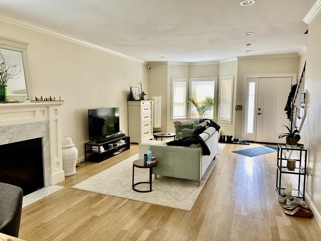 3 bed, 2 bath apartment for rent at 171 Summer St Unit 171, Watertown — photo 2 of 11