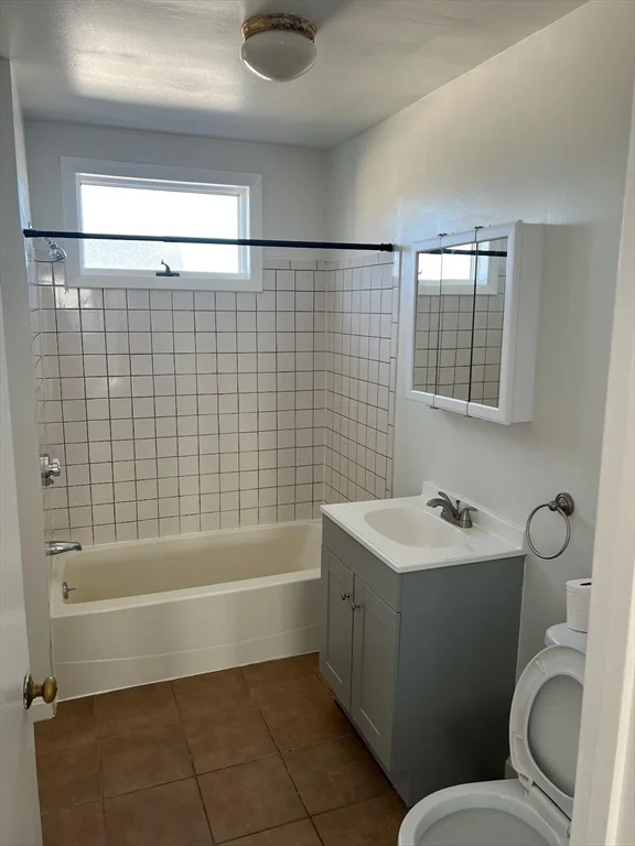 3 bed, 1 bath apartment for rent at 171 Tinkham St Unit 3, New Bedford — photo 10 of 12