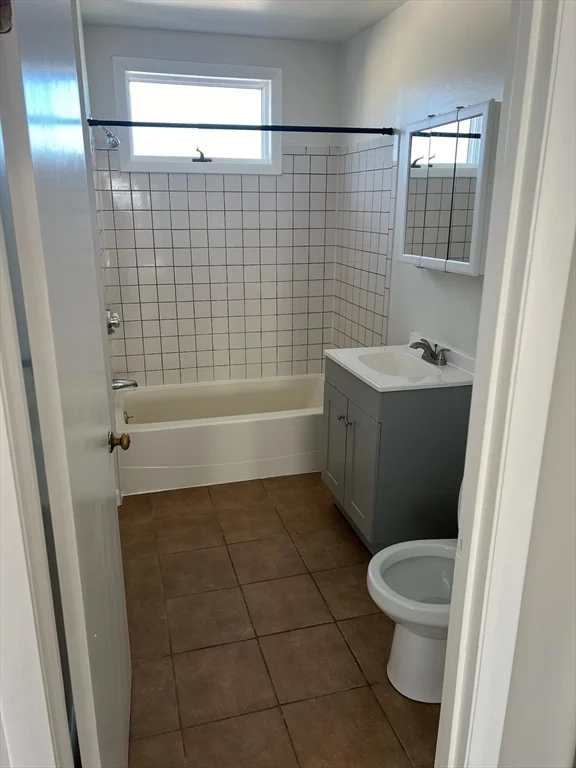 3 bed, 1 bath apartment for rent at 171 Tinkham St Unit 3, New Bedford — photo 9 of 12