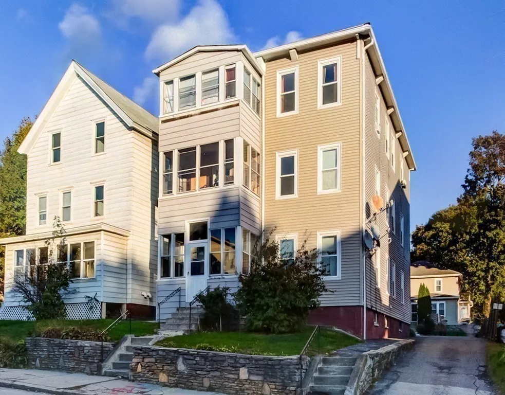 3 bed, 1 bath apartment for rent at 171 Vernon St Unit 3, Quinsigamond Valley