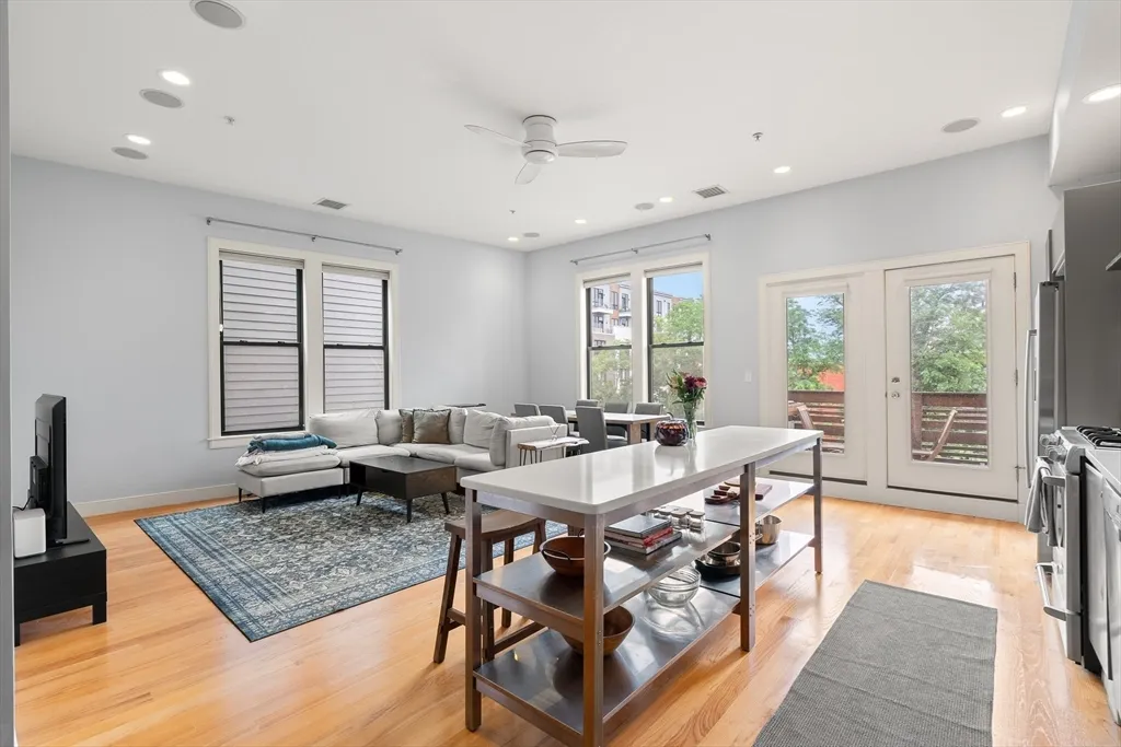 2 bed, 2 bath apartment for rent at 171 W Fourth Unit 4, South Boston — photo 4 of 26