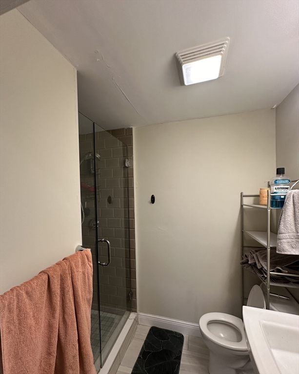 3 bed, 2 bath apartment for rent at 171 Walnut St Unit 2, Winter Hill — photo 5 of 9
