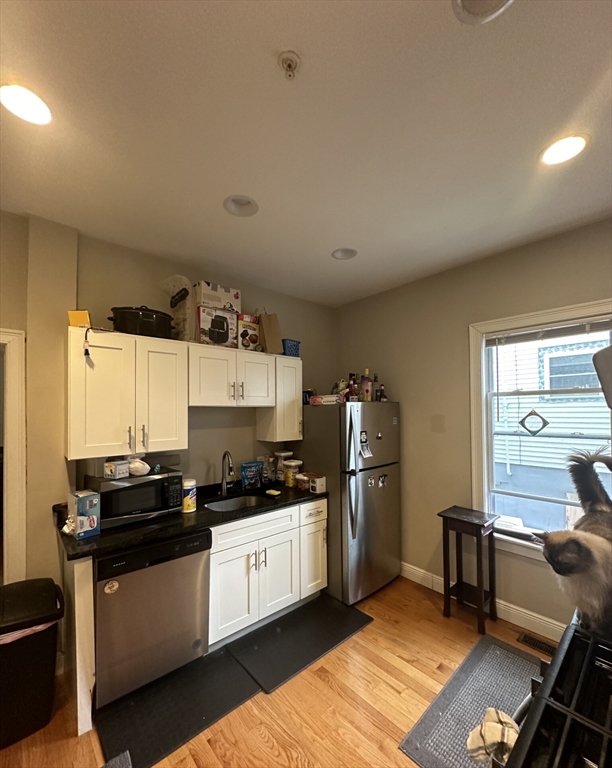 3 bed, 2 bath apartment for rent at 171 Walnut St Unit 2, Winter Hill — photo 2 of 9