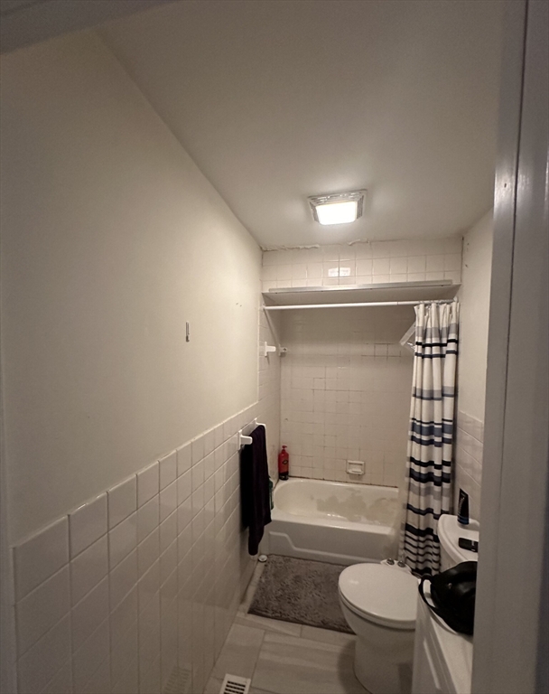 3 bed, 2 bath apartment for rent at 171 Walnut St Unit 2, Winter Hill — photo 6 of 9