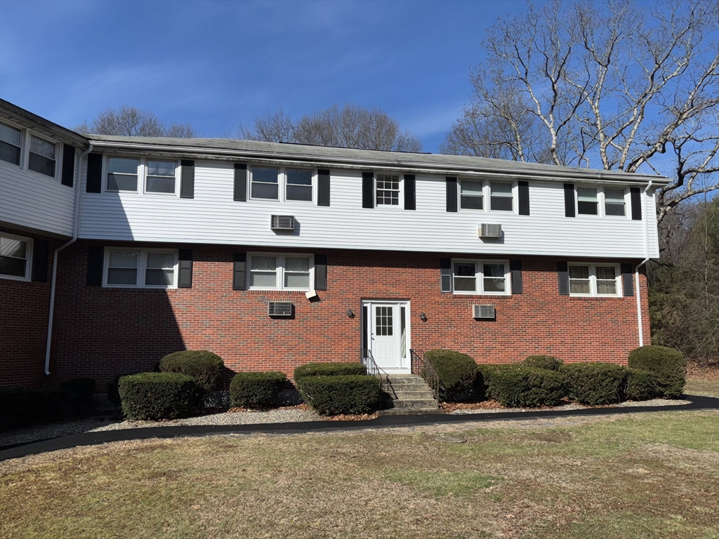 2 bed, 1 bath apartment for rent at 171 Ware St Unit 11, Mansfield