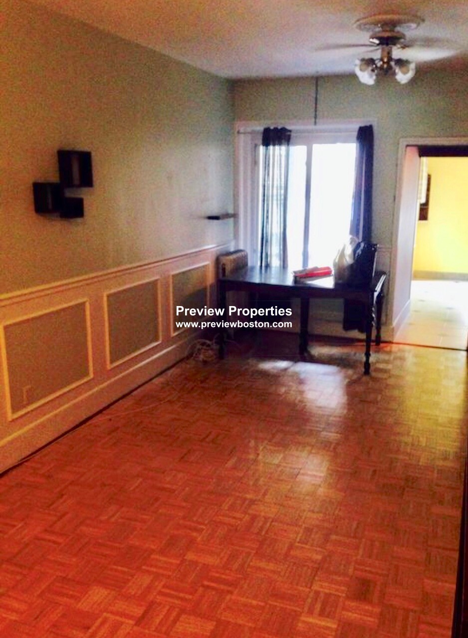 3 bed, 1 bath apartment for rent at 1710 Commonwealth Ave Unit 1P, Brighton — photo 4 of 12