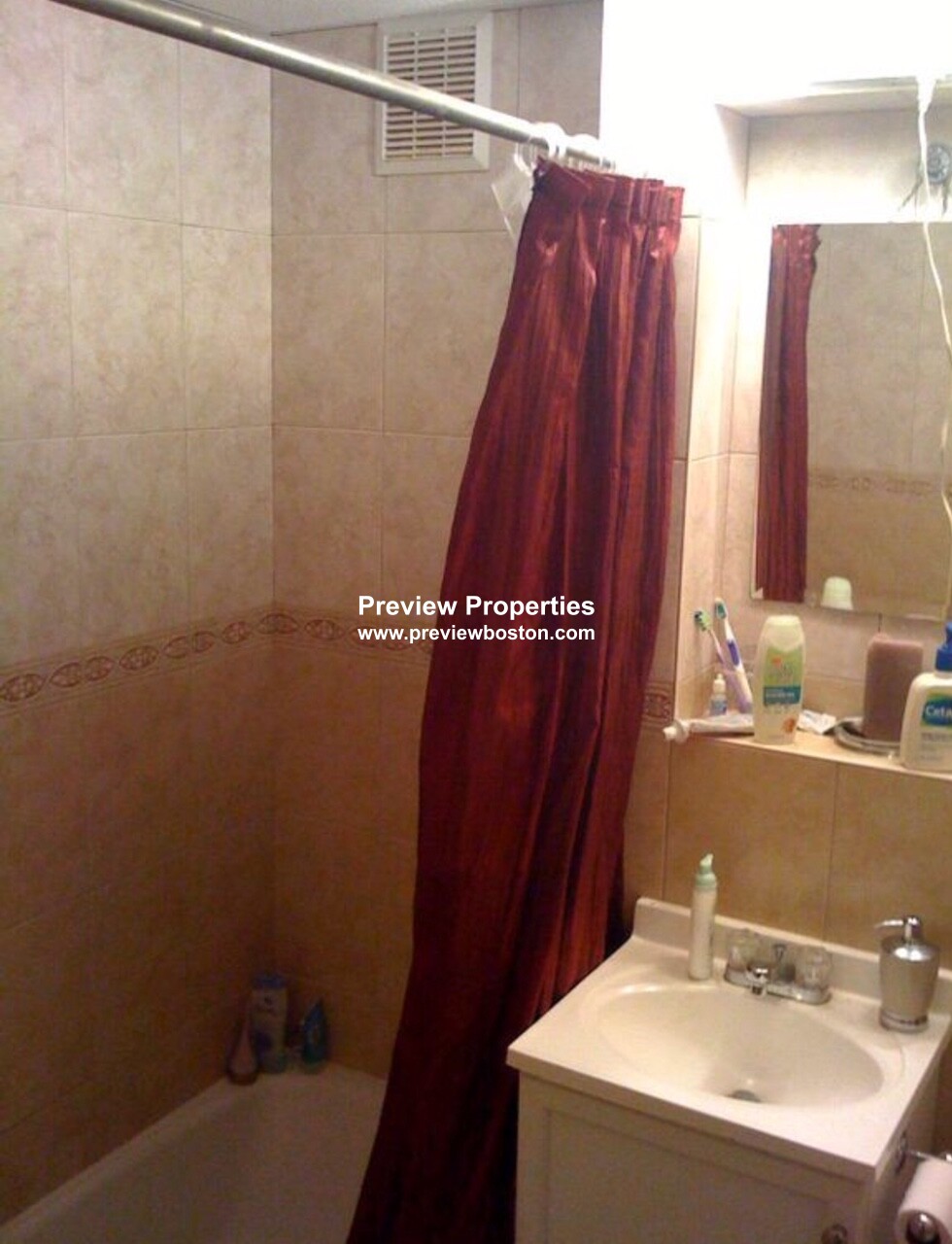 3 bed, 1 bath apartment for rent at 1710 Commonwealth Ave Unit 1P, Brighton — photo 3 of 12
