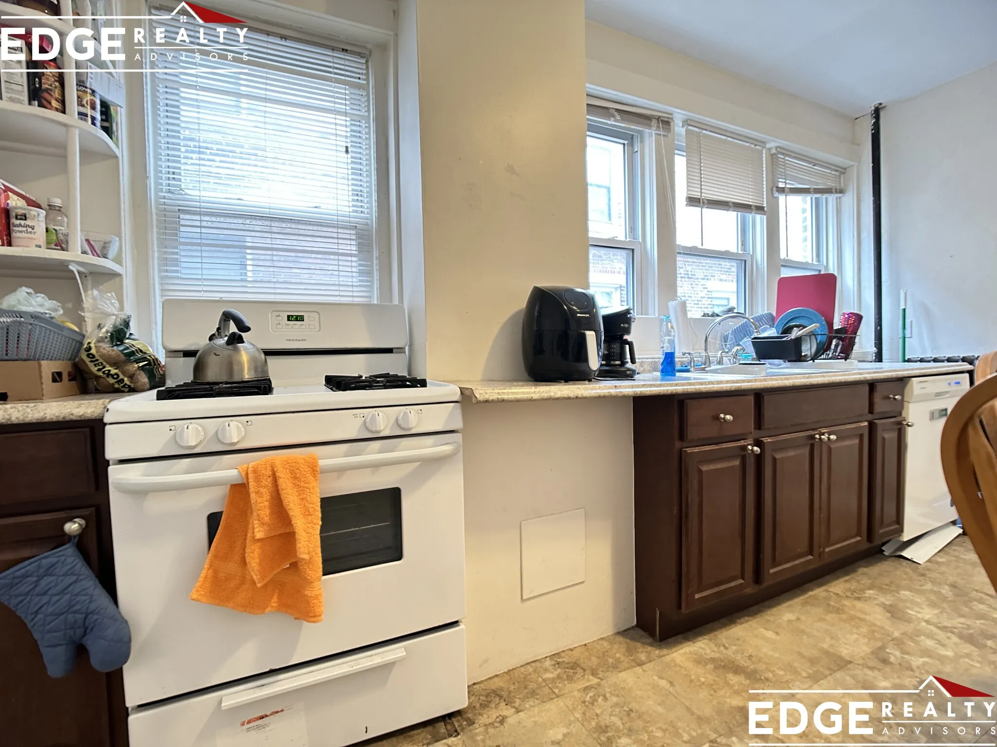3 bed, 1.5 bath apartment for rent at 1711 Commonwealth Ave Unit 1, Brighton — photo 2 of 8