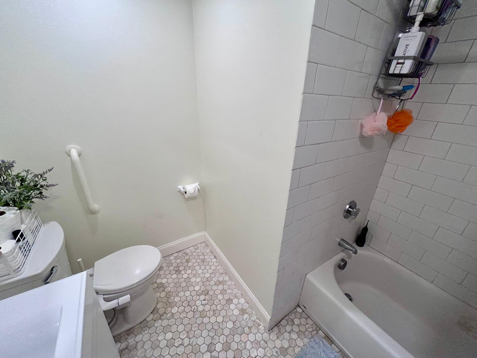 3 bed, 1 bath apartment for rent at 1712 Beacon St Unit 1, Brookline — photo 14 of 27
