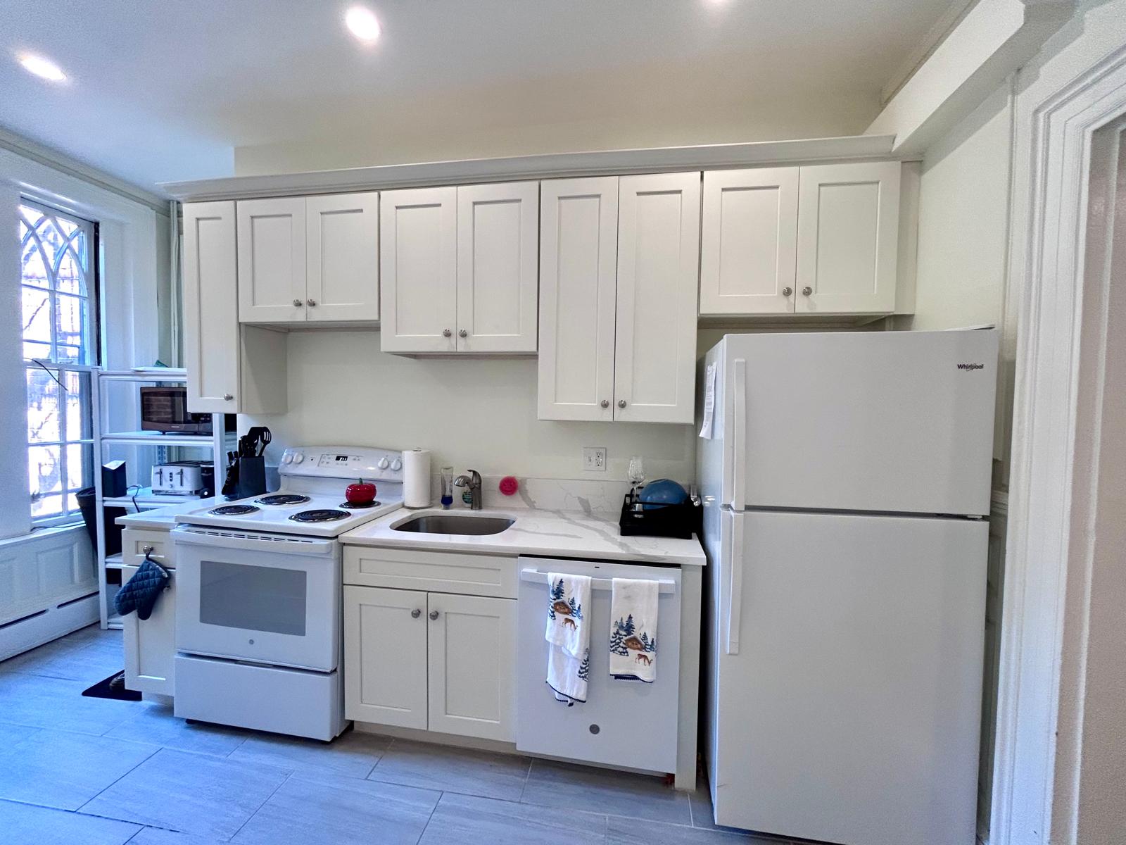 3 bed, 1 bath apartment for rent at 1712 Beacon St Unit 1, Brookline — photo 10 of 27
