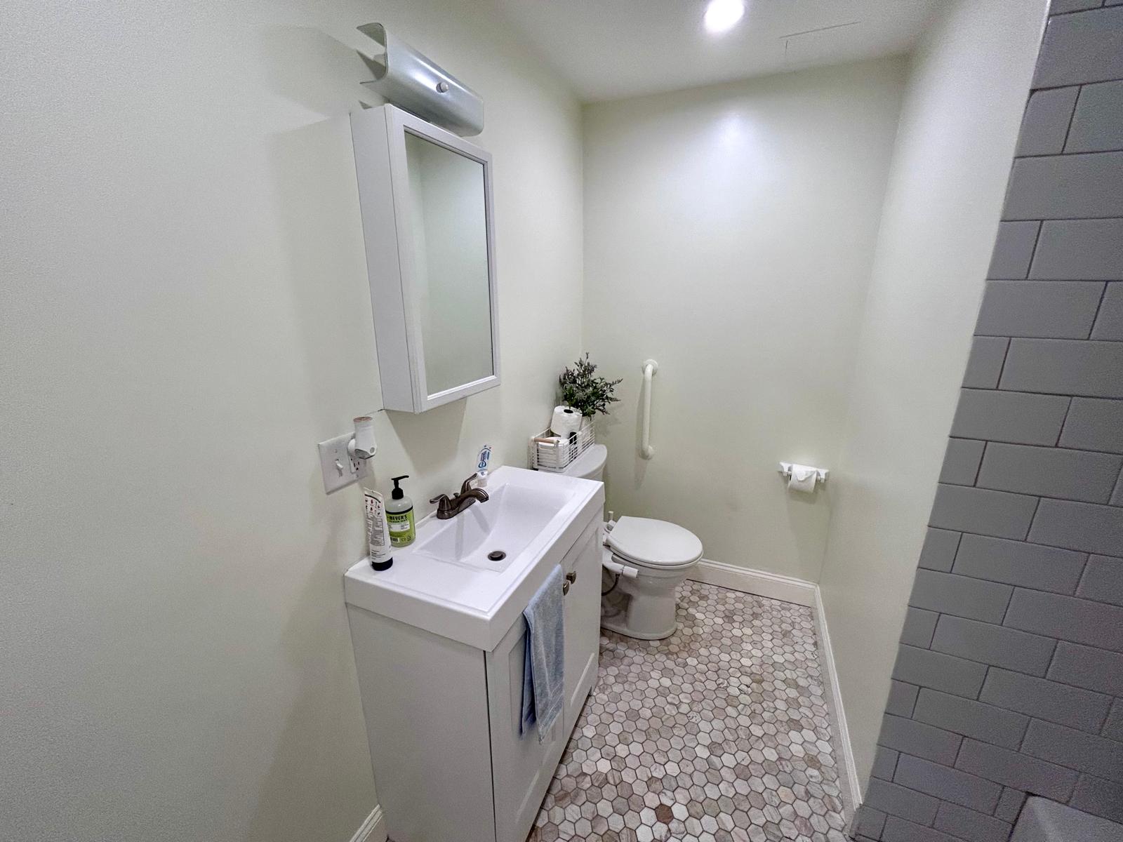 3 bed, 1 bath apartment for rent at 1712 Beacon St Unit 1, Brookline — photo 15 of 27
