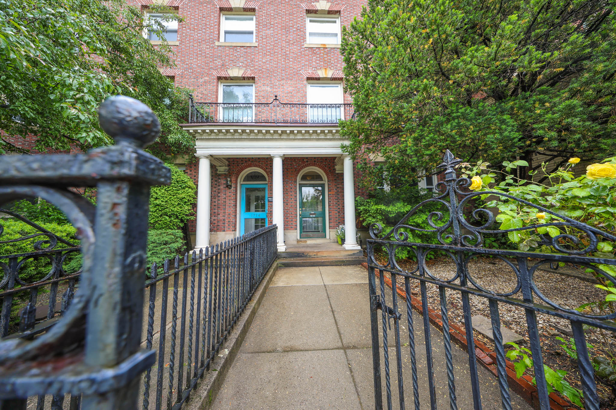 2.5 bed, 2.5 bath apartment for rent at 1712 Beacon St Unit 2, Brookline — photo 23 of 24