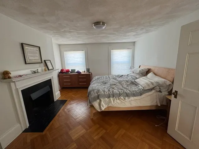 3 bed, 2 bath apartment for rent at 1714 Beacon St Unit 2, Brookline — photo 5 of 12