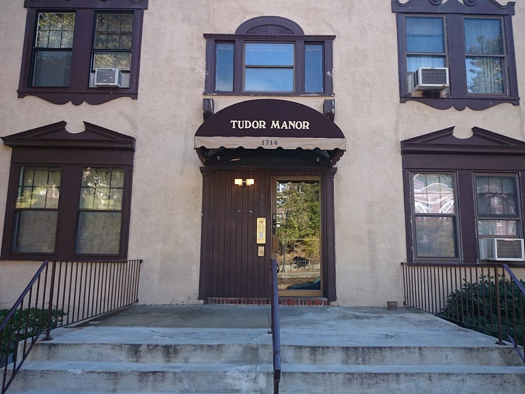 2 bed, 1 bath apartment for rent at 1714 Commonwealth Unit 4, Brighton