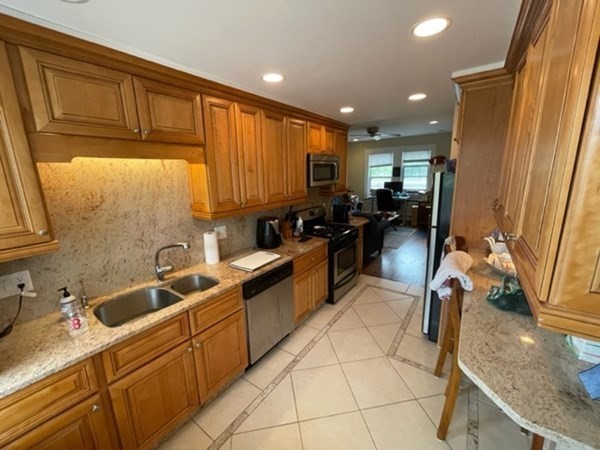 2 bed, 1 bath apartment for rent at 1714 Commonwealth Unit 4, Brighton — photo 5 of 12