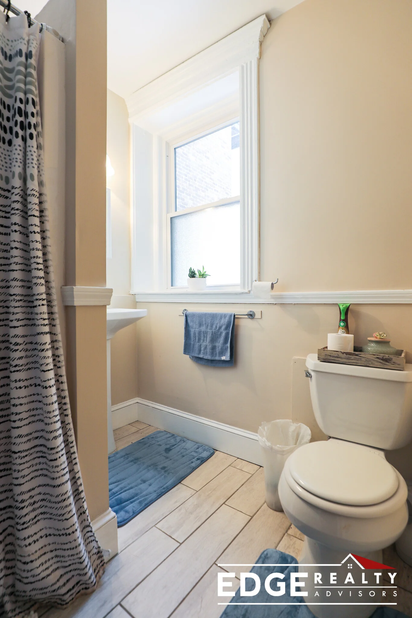 4 bed, 1.5 bath apartment for rent at 1715 Commonwealth Ave Unit 2, Brighton — photo 11 of 12