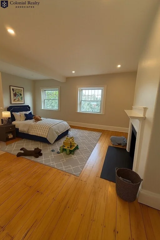 5 bed, 3 bath apartment for rent at 1716 Beacon St Unit 1726, Beaconsfield — photo 2 of 20