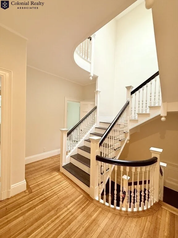 5 bed, 3 bath apartment for rent at 1716 Beacon St Unit 1726, Beaconsfield — photo 3 of 20