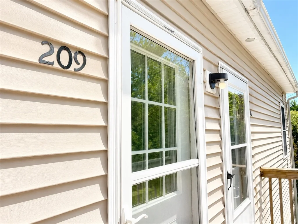 1 bed, 1 bath apartment for rent at 1717 Ocean St Unit 209, Marshfield — photo 4 of 8
