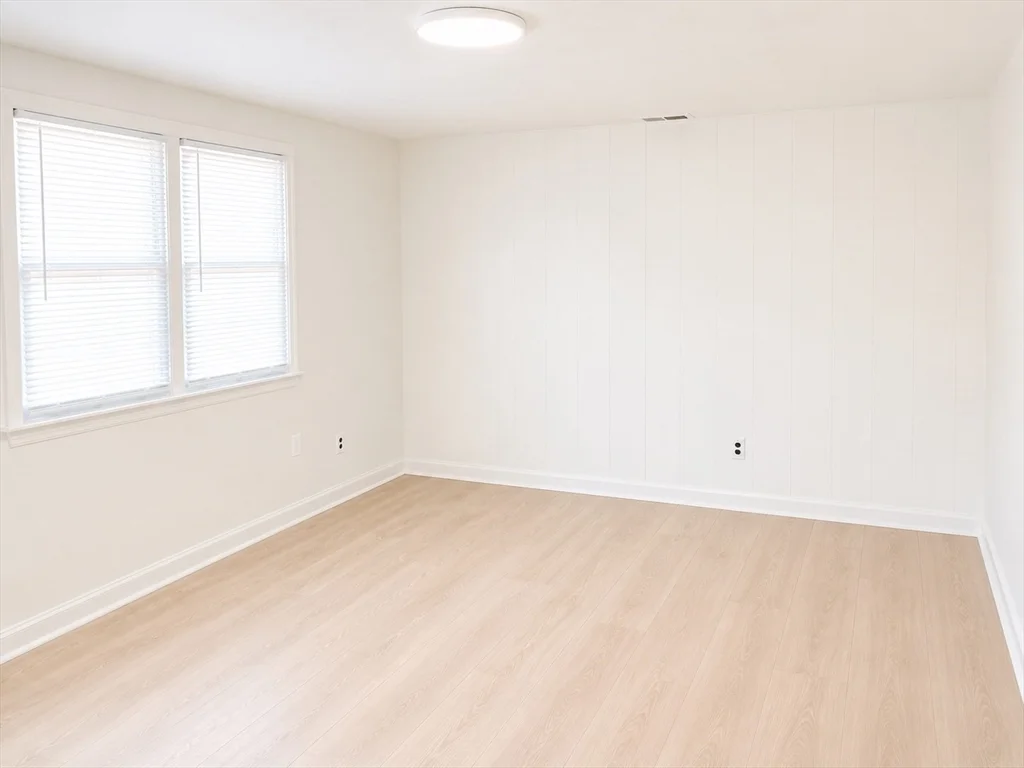 1 bed, 1 bath apartment for rent at 1717 Ocean St Unit 31, Marshfield — photo 3 of 6