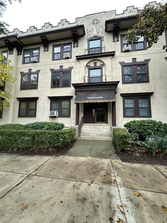 2 bed, 1 bath apartment for rent at 1718 Commonwealth Ave Unit 1, Boston — photo 2 of 22