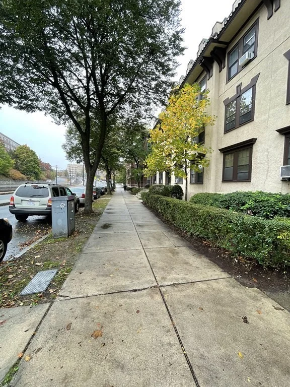 2 bed, 1 bath apartment for rent at 1718 Commonwealth Ave Unit 1, Boston — photo 3 of 22