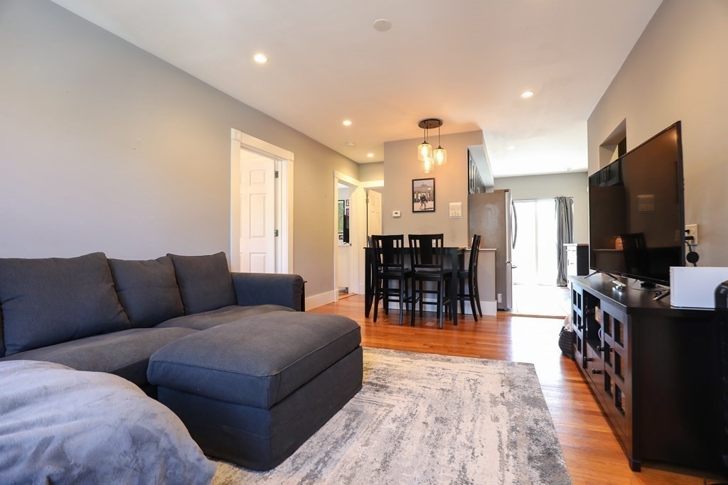 2 bed, 1 bath apartment for rent at 1718 Commonwealth Ave Unit 7, Brighton