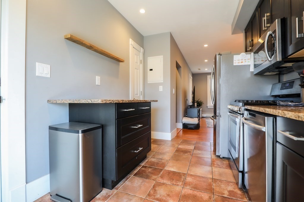 2 bed, 1 bath apartment for rent at 1718 Commonwealth Ave Unit 7, Brighton — photo 5 of 21