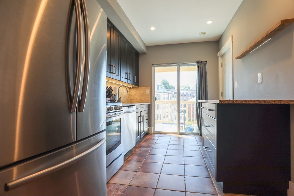 2 bed, 1 bath apartment for rent at 1718 Commonwealth Ave Unit 7, Brighton — photo 4 of 21