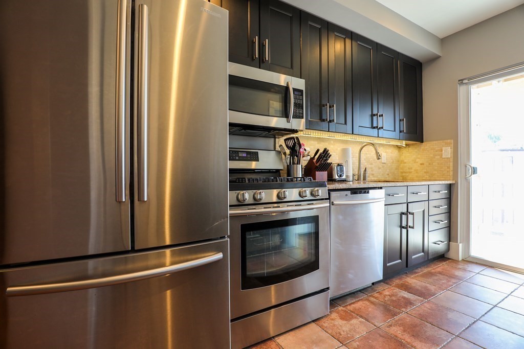 2 bed, 1 bath apartment for rent at 1718 Commonwealth Ave Unit 7, Brighton — photo 6 of 21