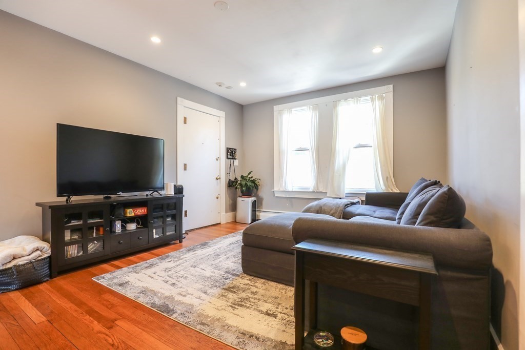 2 bed, 1 bath apartment for rent at 1718 Commonwealth Ave Unit 7, Brighton — photo 2 of 21
