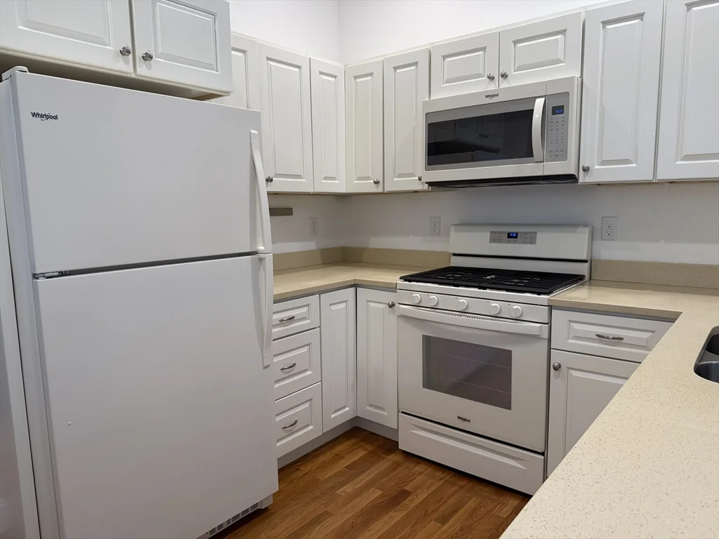 1 bed, 1 bath apartment for rent at 172 Auburn St Unit 2, Cambridgeport — photo 4 of 23