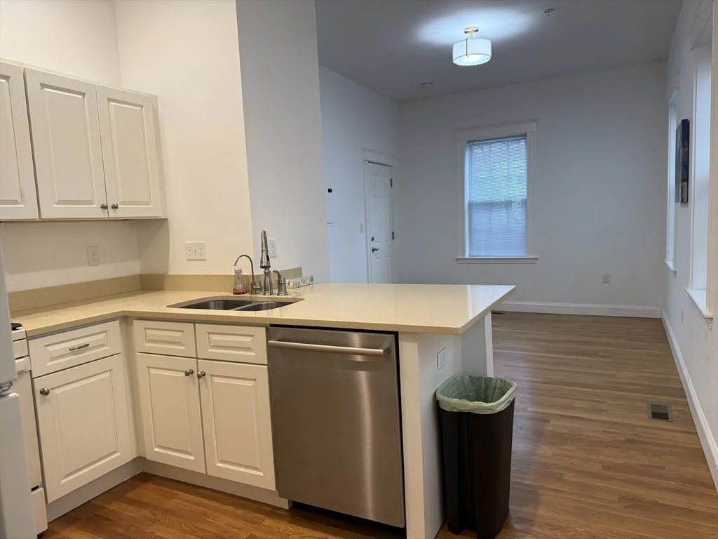 1 bed, 1 bath apartment for rent at 172 Auburn St Unit 2, Cambridgeport — photo 6 of 23