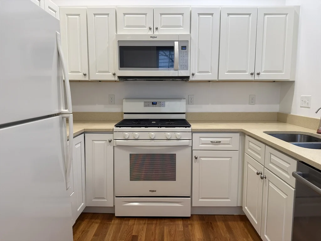 1 bed, 1 bath apartment for rent at 172 Auburn St Unit 2, Cambridgeport — photo 5 of 23