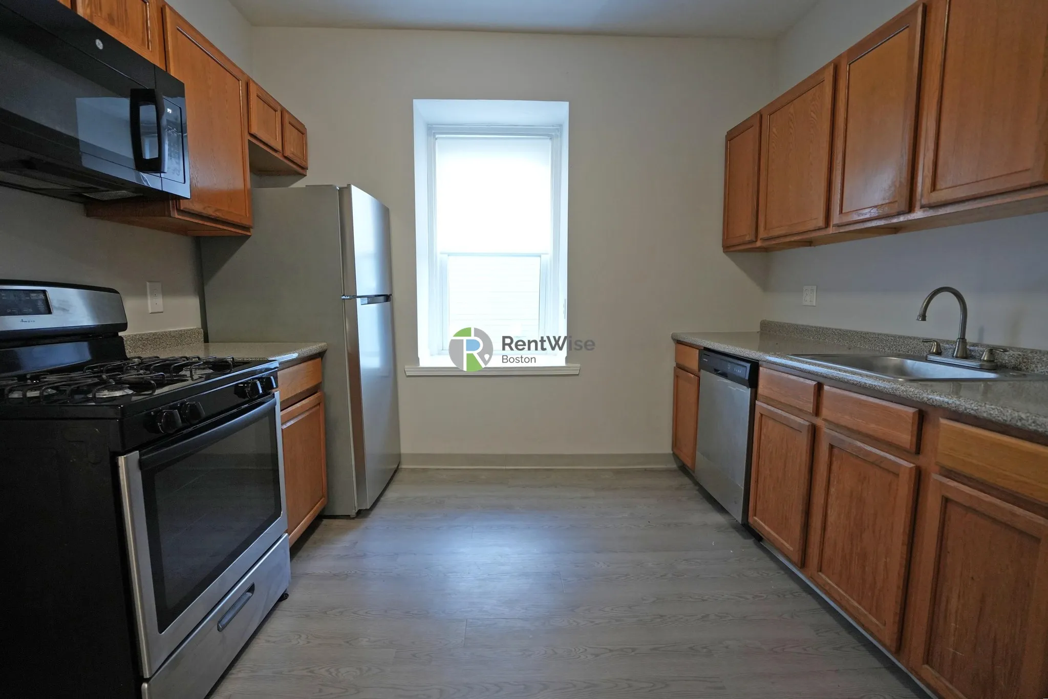 4 bed, 2 bath apartment for rent at 172 Bigelow St Unit 02, Oak Square — photo 5 of 26