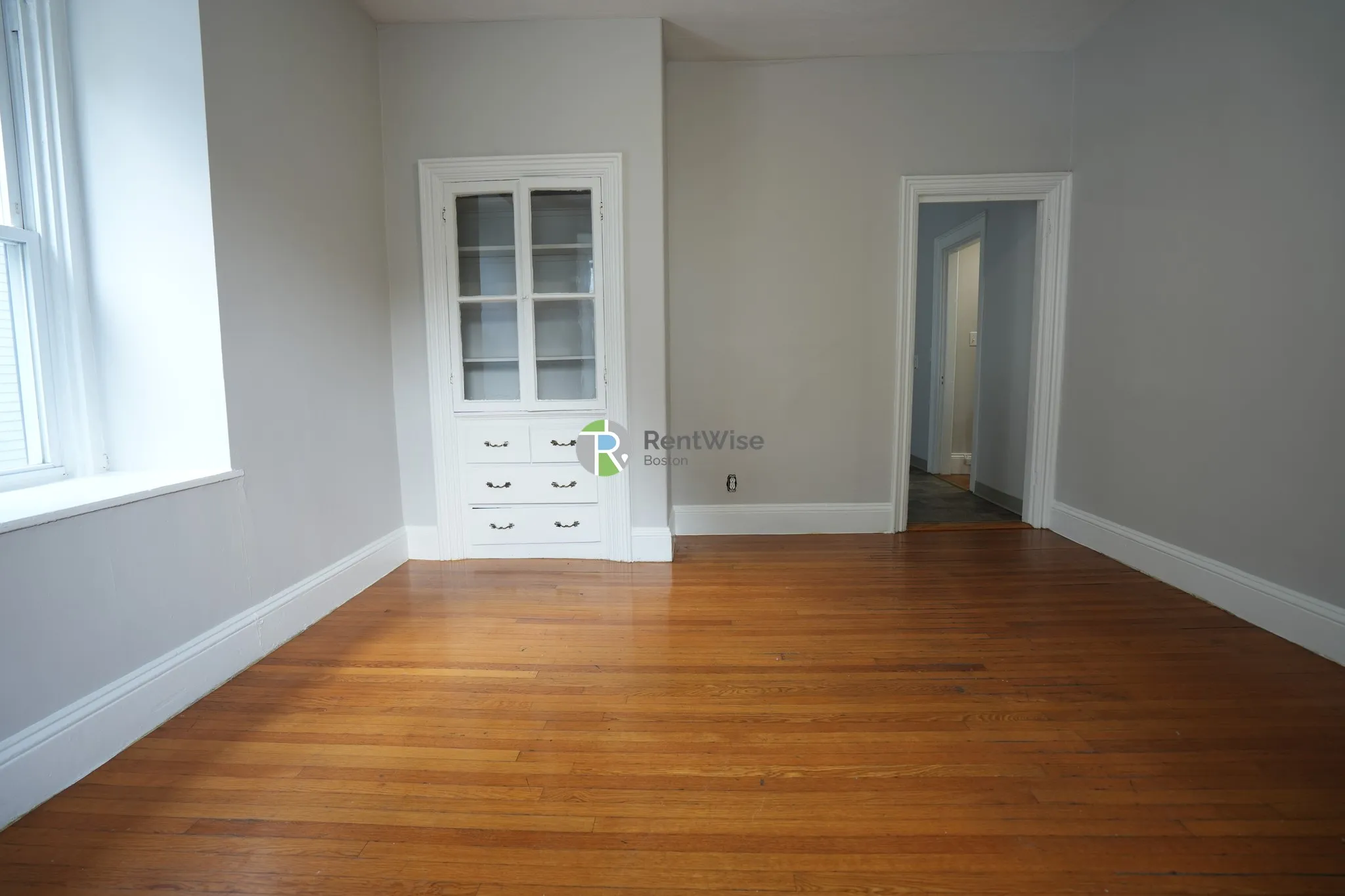 4 bed, 2 bath apartment for rent at 172 Bigelow St Unit 02, Oak Square — photo 4 of 25