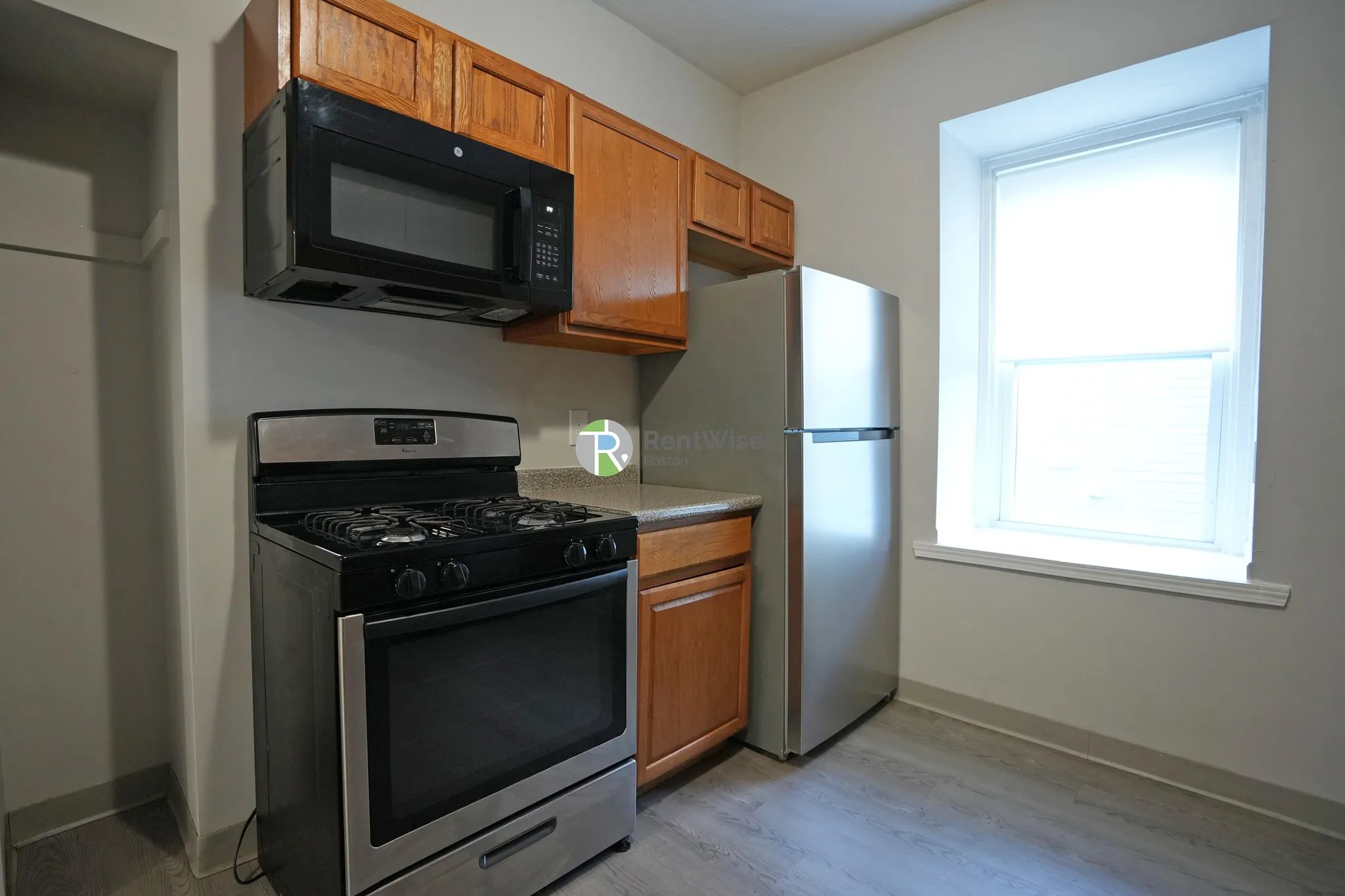 4 bed, 2 bath apartment for rent at 172 Bigelow St Unit 02, Oak Square — photo 6 of 26