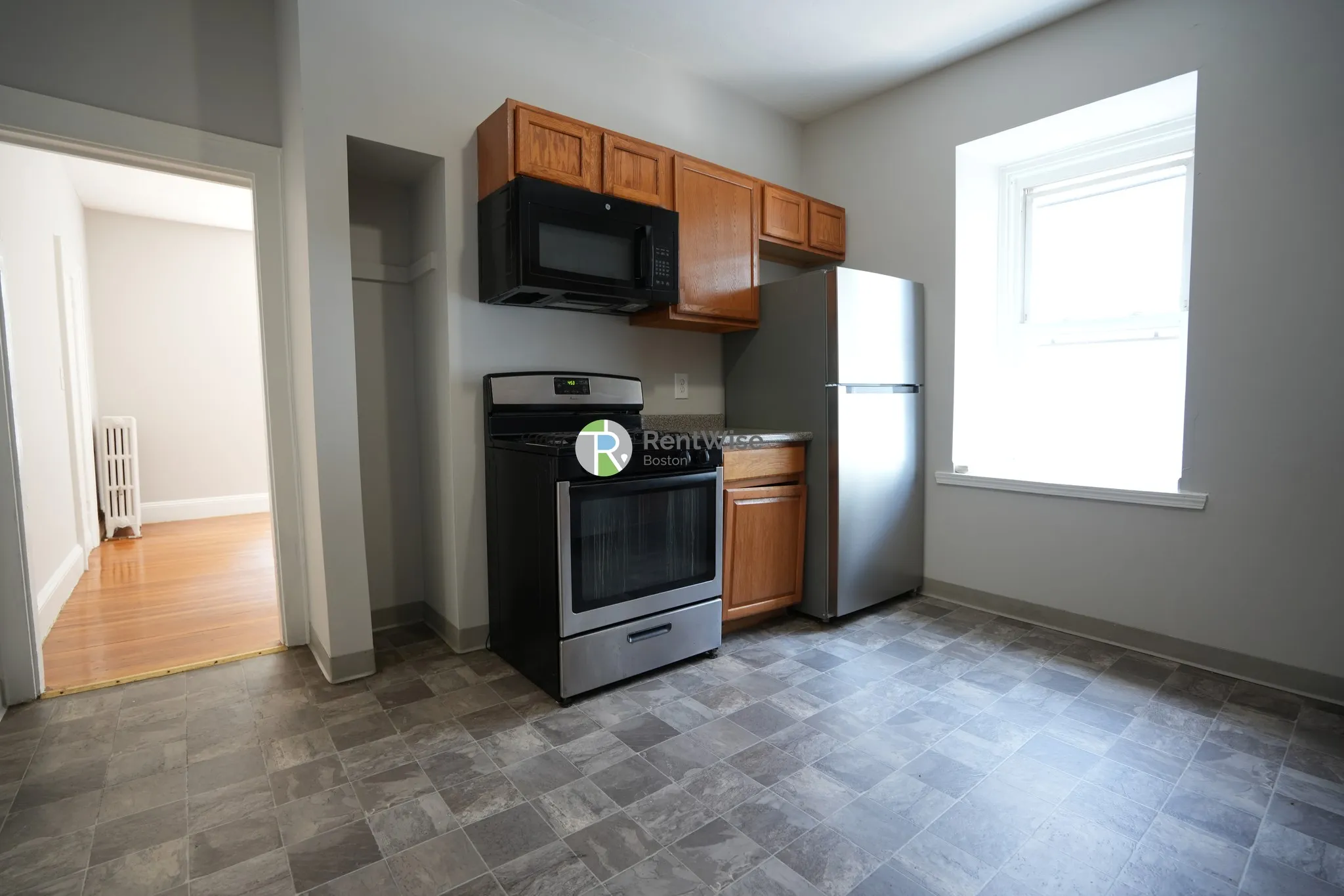 4 bed, 2 bath apartment for rent at 172 Bigelow St Unit 02, Oak Square — photo 8 of 25
