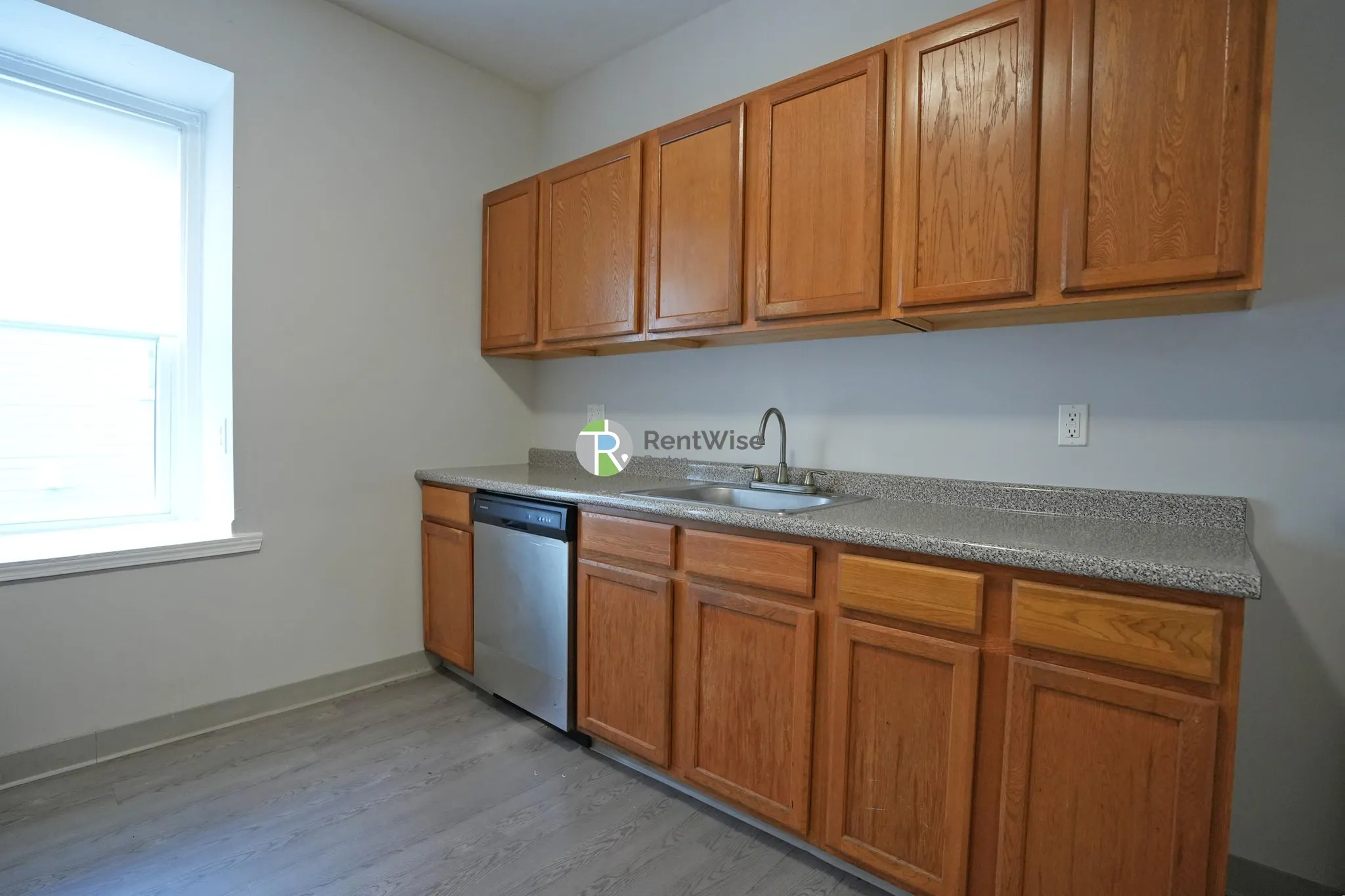 4 bed, 2 bath apartment for rent at 172 Bigelow St Unit 02, Oak Square — photo 7 of 26