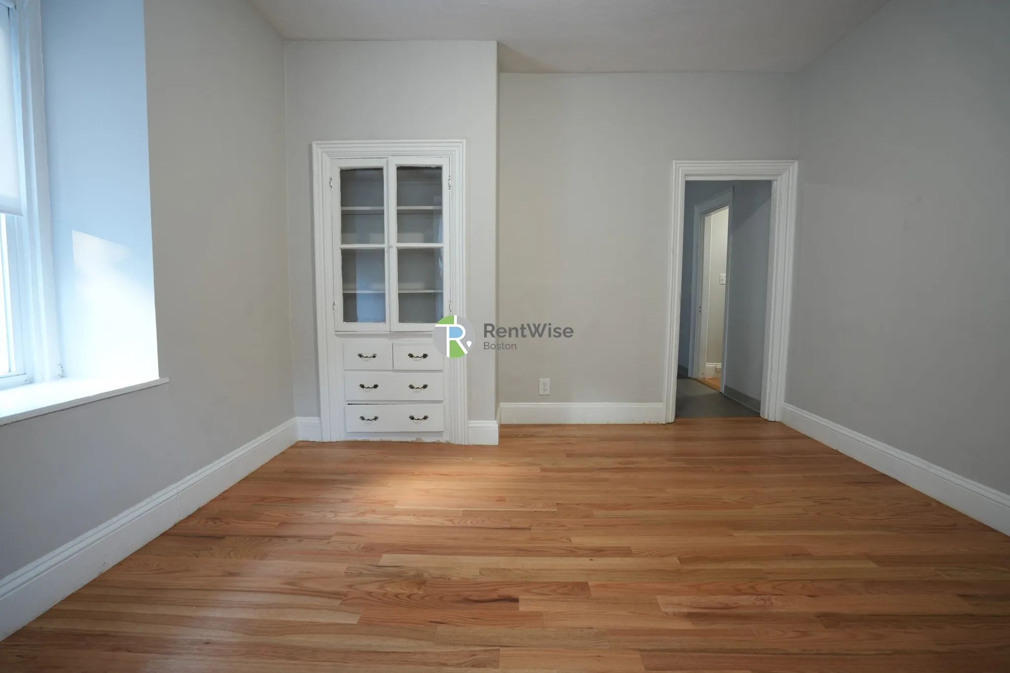 4 bed, 2 bath apartment for rent at 172 Bigelow St Unit 02, Oak Square — photo 4 of 26