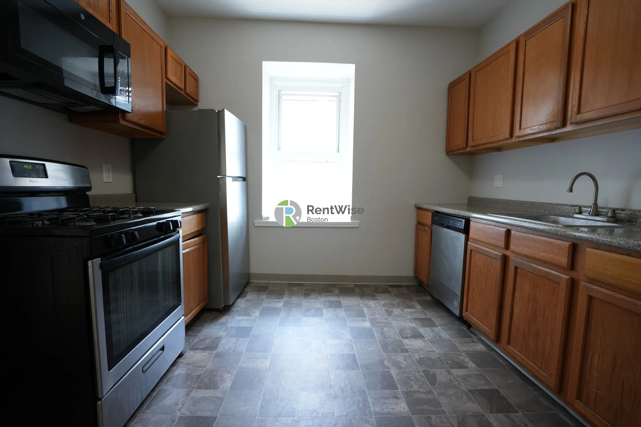 4 bed, 2 bath apartment for rent at 172 Bigelow St Unit 02, Oak Square — photo 7 of 25